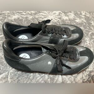 Like new Czech Republic Botas 66 men’s 7.5 ladies 9 sneakers